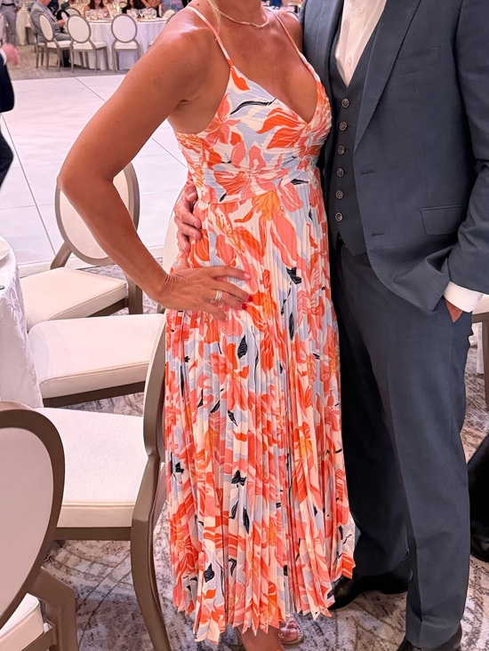 Astr Dresses & Skirts - Astr Floral Pleated Spaghetti-Strap Midi Dress in Orange & White